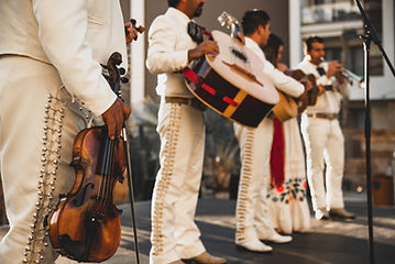 Actuación de la banda de mariachis