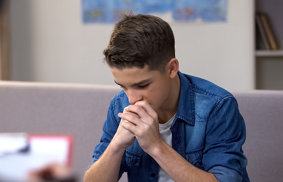 Hombre joven en terapia