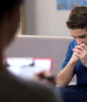 Jeune homme en thérapie