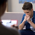 Bild eines Klienten, welcher gerade dabei ist beim Lerncoaching zu lernen