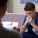 Hombre joven en terapia