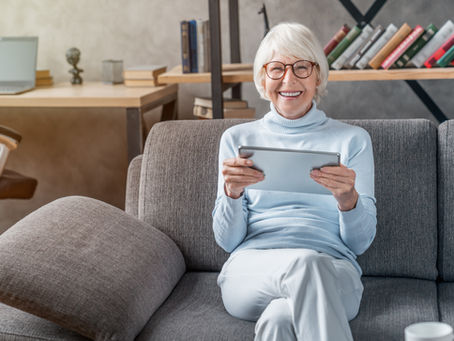 Boomers Sign to Shine Online!