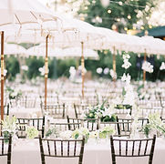 Einrichtung eines Hochzeitsempfangs im Freien