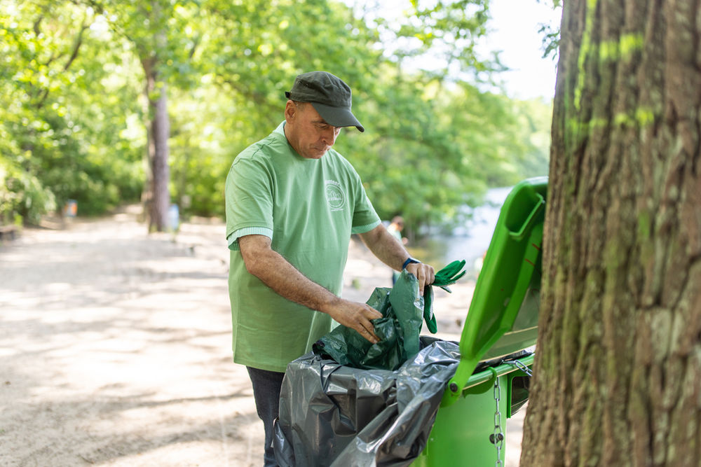 15+ EcoFriendly Trash Bags that are Compostable or Low Waste