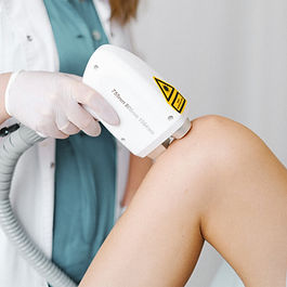 Targeted Treatment: Therapy is directed to the specific area of concern rather than applied as a generic wellness service.
Integrated Orthopaedic Care: Treatment is guided by clinical evaluation, diagnosis, physical examination findings, and the patient’s broader care plan.
Noninvasive Option: The treatment itself does not require an incision, injection, or medication.
Personalized Care Planning: MR4 LaserStim therapy may be combined with activity modification, bracing, rehabilitation, medications, injections, imaging review, or follow-up evaluation when appropriate.
