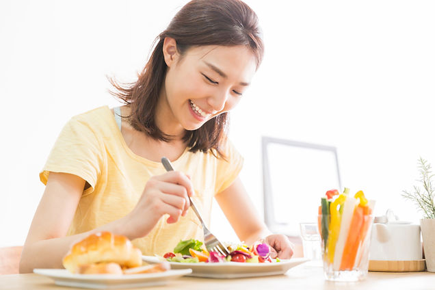 健康食品を食べる