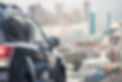 Carro na paisagem urbana