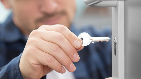 Est-il nécessaire de faire appel à une agence SEO pour référencer un site de serrurier ?