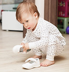 Bébé avec des chaussures
