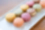 Macarons colorés