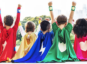 Enfants avec des capes