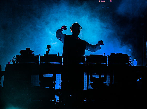 DJ on the Set