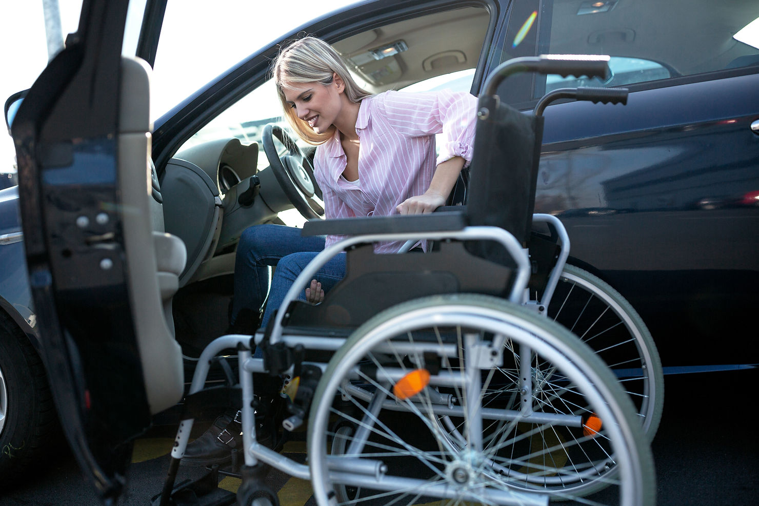 Electric wheelchair for easy transfer from car