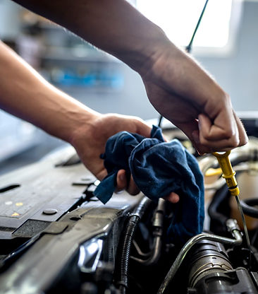 Automechaniker Öl Check
