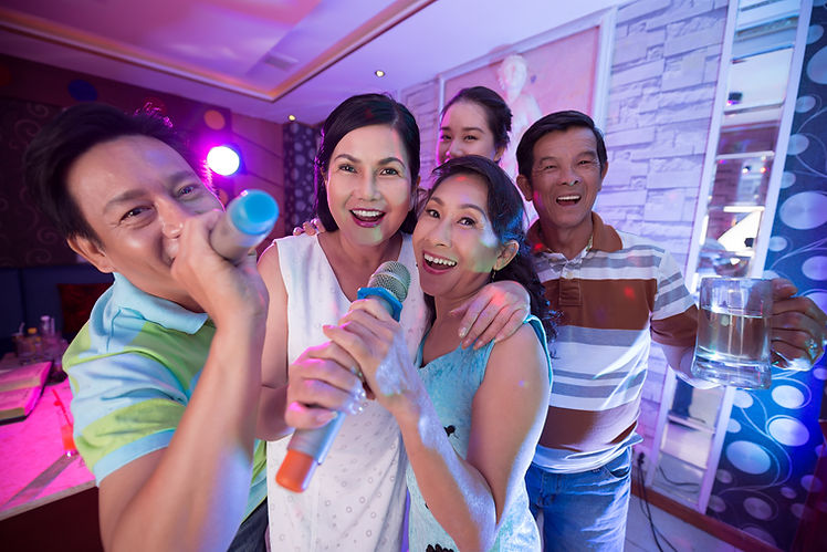 Soirée karaoké pour les familles asiatiques
