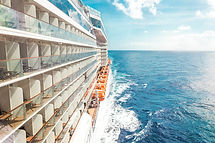 Vista lateral de un crucero