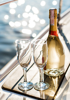 Champagner auf der Yacht