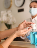 Utilisation de désinfectant pour les mains