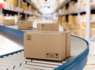 Cajas sobre cinta transportadora