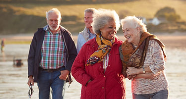 Vrienden op een wandeling
