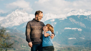 Ar persikraustymas po skyrybų traumuoja vaikus? Mokslinis žvilgsnis į bendratėvystės iššūkius.