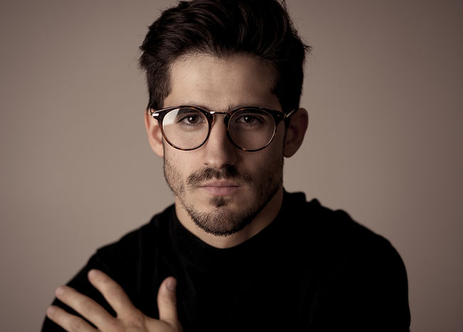 Mann mit Brille