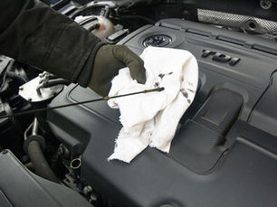 Reading an oil dipstick