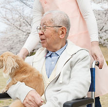 車椅子の男性