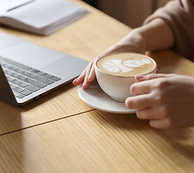 Kaffee mit Laptop