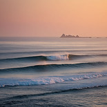 Vagues de l'océan au coucher du soleil