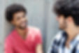 Dois amigos conversando