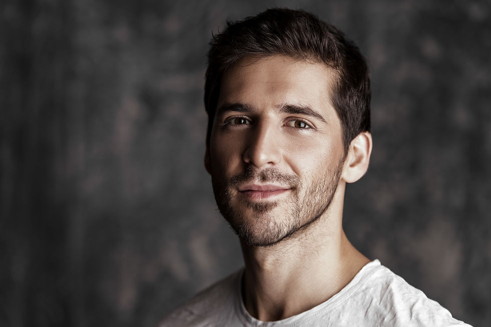 uomo sorridente