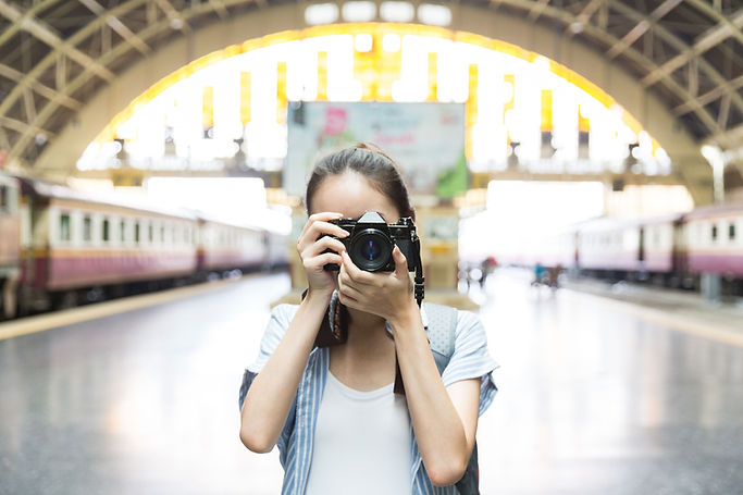 カメラを持つ少女