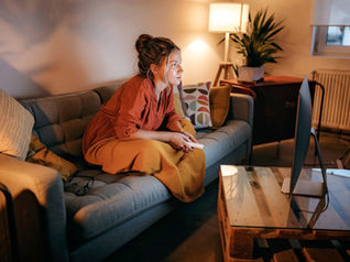 短篇小說 | 塔羅情緣 EP1 YouTube上的塔羅占卜影片「誰在偷偷思念你?」掀起一場不可思議的風暴