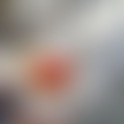 Lorsqu’on évoque le post-partum, on pense souvent aux premiers instants avec bébé, aux nuits écourtées et à l’allaitement… Mais on oublie parfois qu’il s’agit également d’une période où le corps de la jeune maman a besoin d’un accompagnement spécifique. Dans plusieurs pays, et notamment en Belgique, la kinésithérapie fait partie intégrante de la prise en charge post-accouchement en maternité. Zoom sur cette pratique et ses bénéfices.