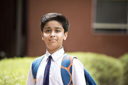 स्कूल जाने वाला बच्चा