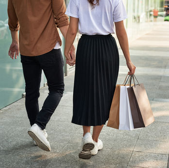 Man and a woman with shopping bags