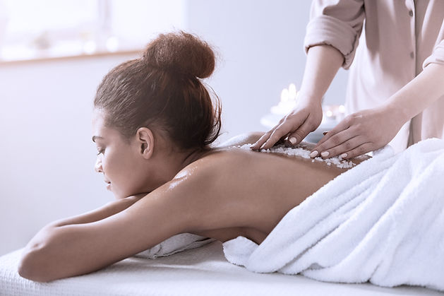 Masaje de espalda en el spa