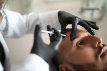 Inyección de relleno facial