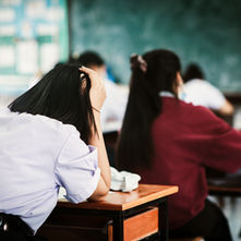 Étudiant(e) et chute de cheveux : le stress peut-il vraiment en être la cause ?