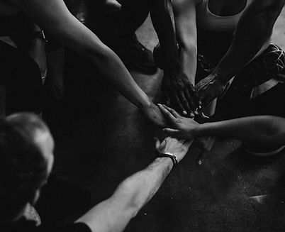 Groupez les mains ensemble