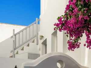 Лесные пожары в Греции вынуждают эвакуироваться жителей Афин и Крита