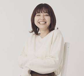 笑顔の女性