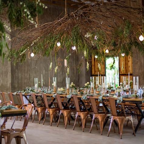 How Restaurants Balance Comfort and Style in Dining Table Setup