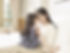 이마를 맞댄 엄마와 딸