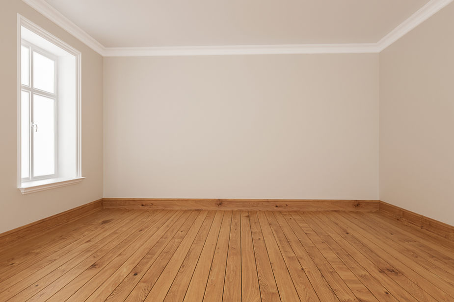 Unfurnished room with window detail