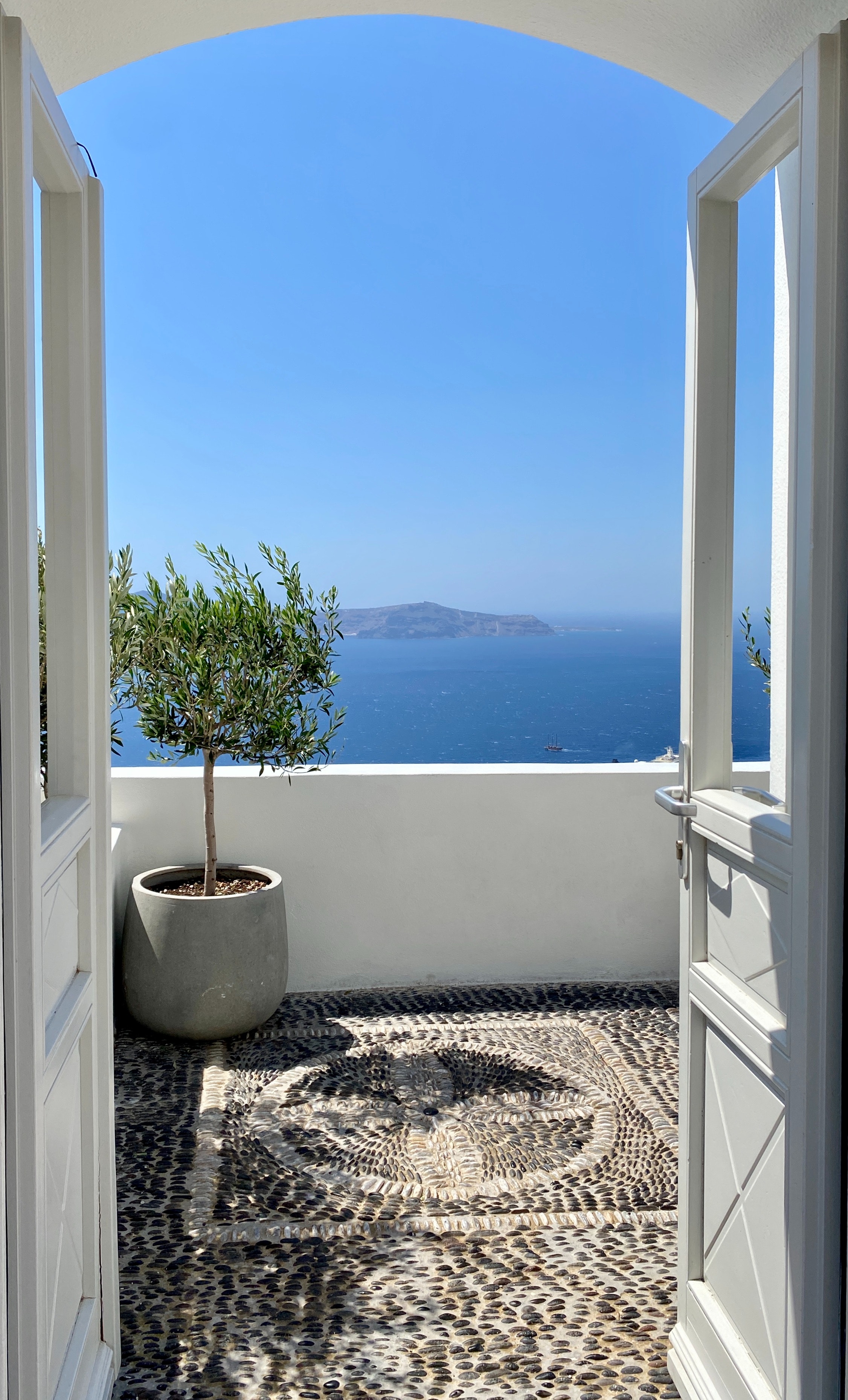 Santorini Escape: A Dreamy Adventure — photo 3