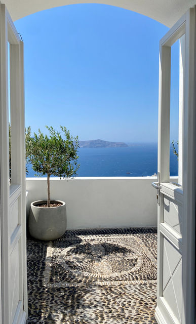 Santorini Escape: A Dreamy Adventure — photo 3