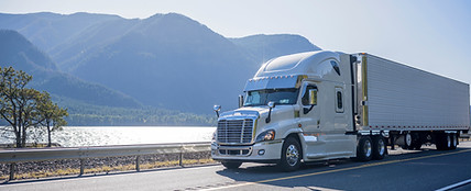 Conducción de camiones por el lago