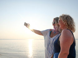 Frauen-Selfie am Strand